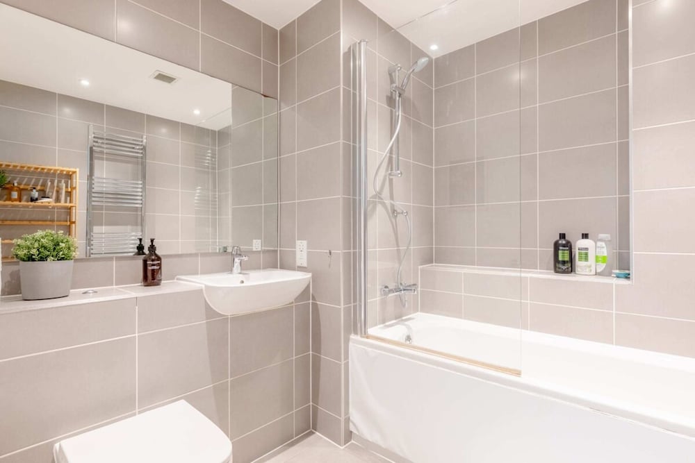 Funky 1BD High-rise Flat W/city Views, Angel!