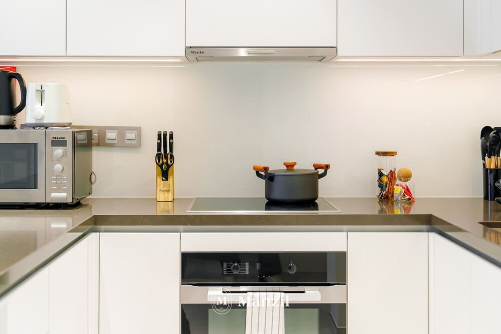 Manzil - 1BR District One Waterfront Living