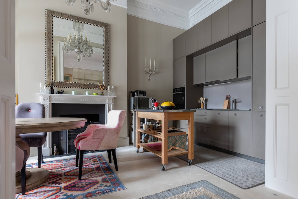 Chelsea Embankment III by Onefinestay