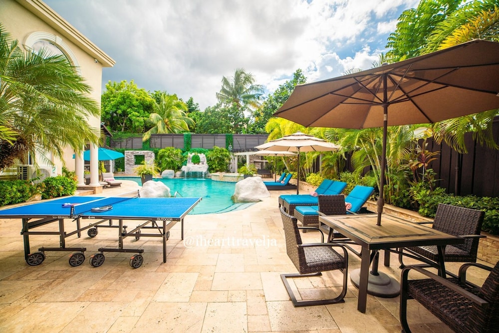 Orchids Palms Luxury Villa Pool Chef Hot Tub Airport Pickup