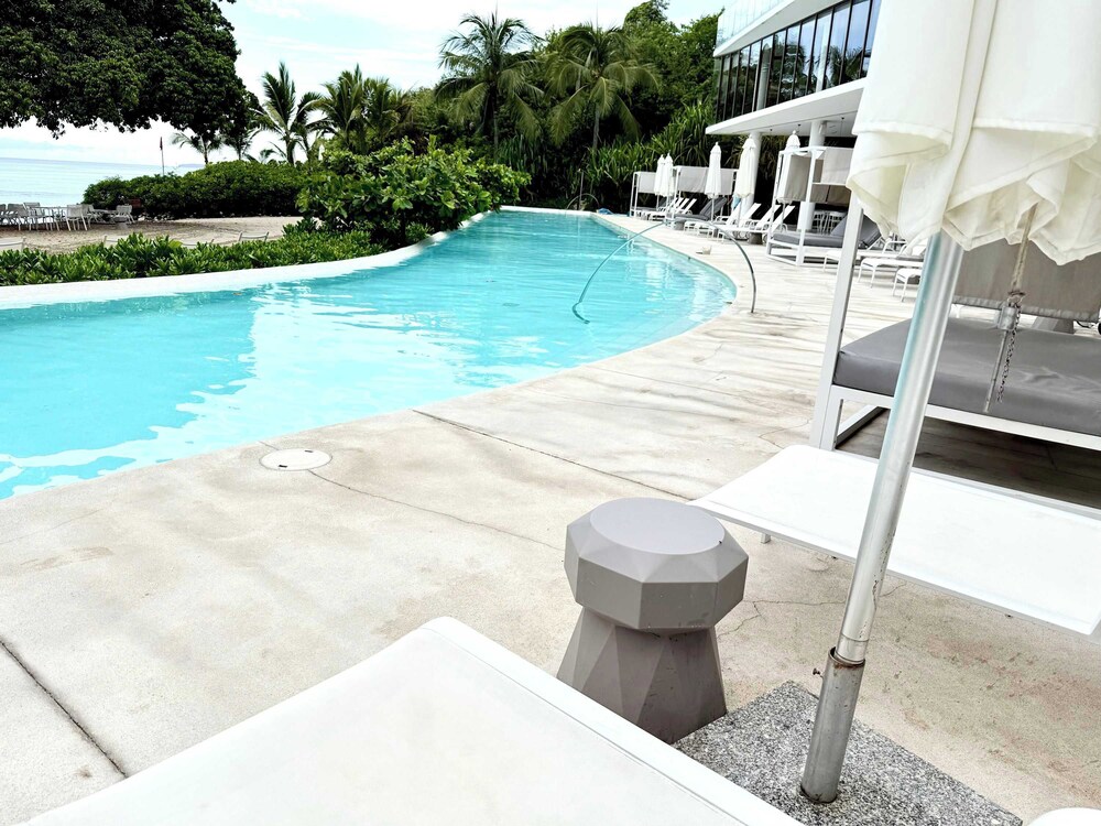 Bolongo 1BR Your Exclusive Oceanfront Escape