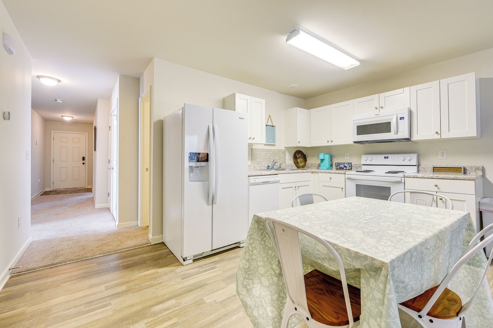 9 Mi to Shore: Family-friendly Sunset Beach Home