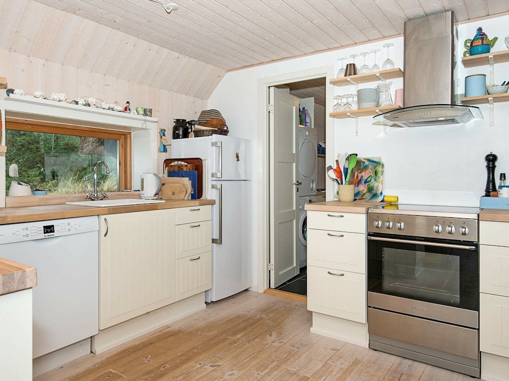 6 Person Holiday Home in Romo view 4
