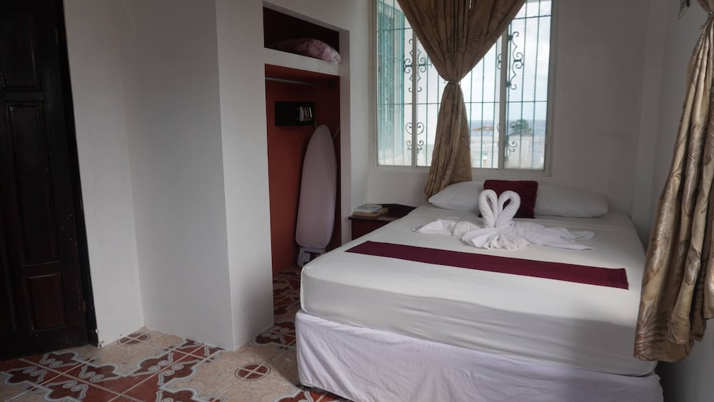 See Belize Waterside Sea View 2-bedroom Apartment w Balcony, Pool & Deck 2nd FL