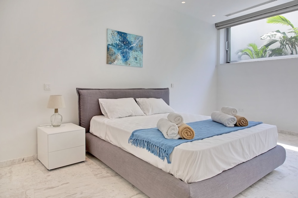 Pearl Beachfront Villa view 4