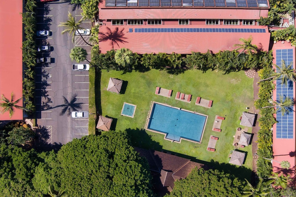 Aina Nalu D202 2 Bedroom Condo by Redawning - Image 4