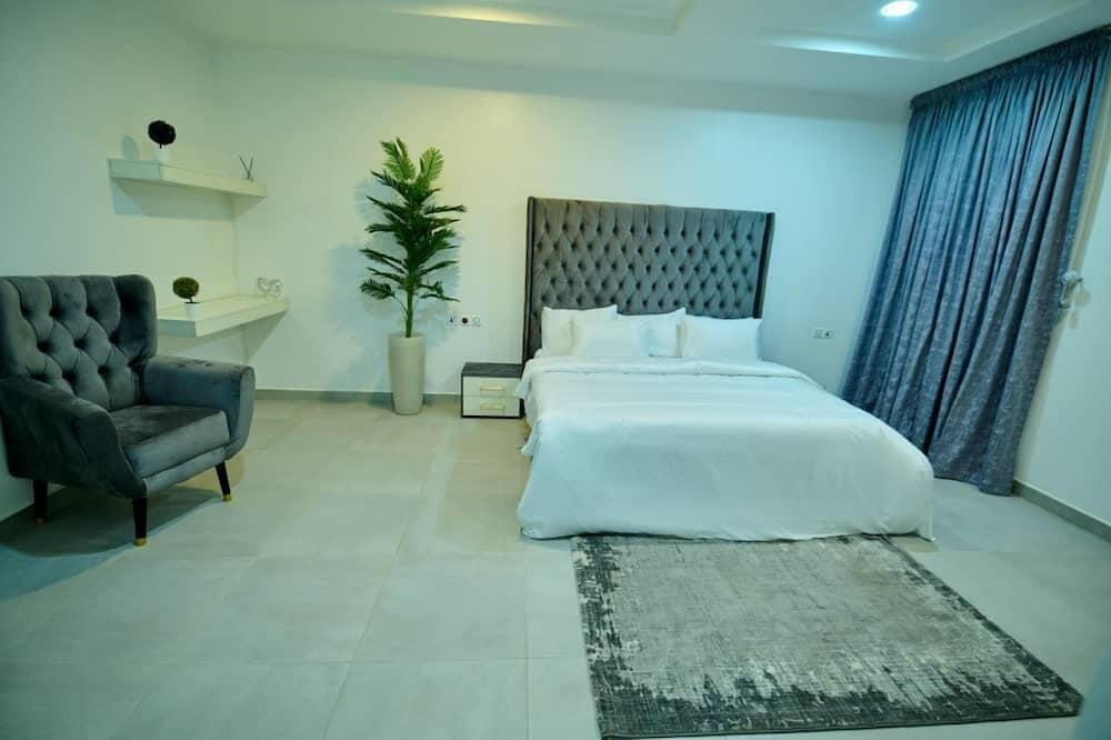 Hendon Luxury Apartment view 5