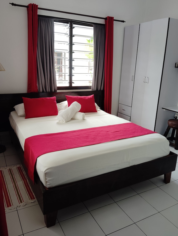 Roche Kerlan Apartments photo 4