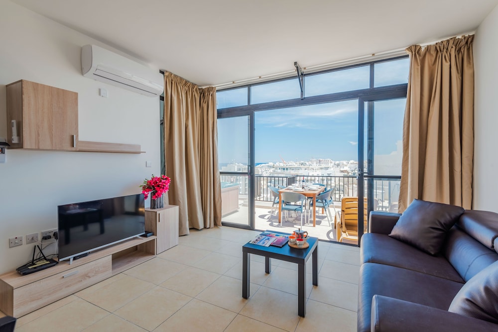 Seashells Seaview Penthouse With Hottub photo 4