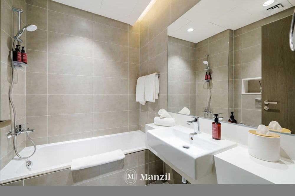 Manzil - 1BR District One Waterfront Living
