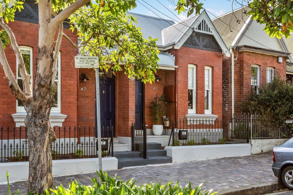 Patio House: Moments From Marrickville Metro