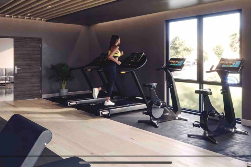 Superb City Centre new Built Flat and gym