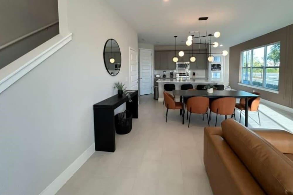 Modern 3Bd End Unit With Garage Water View 7904