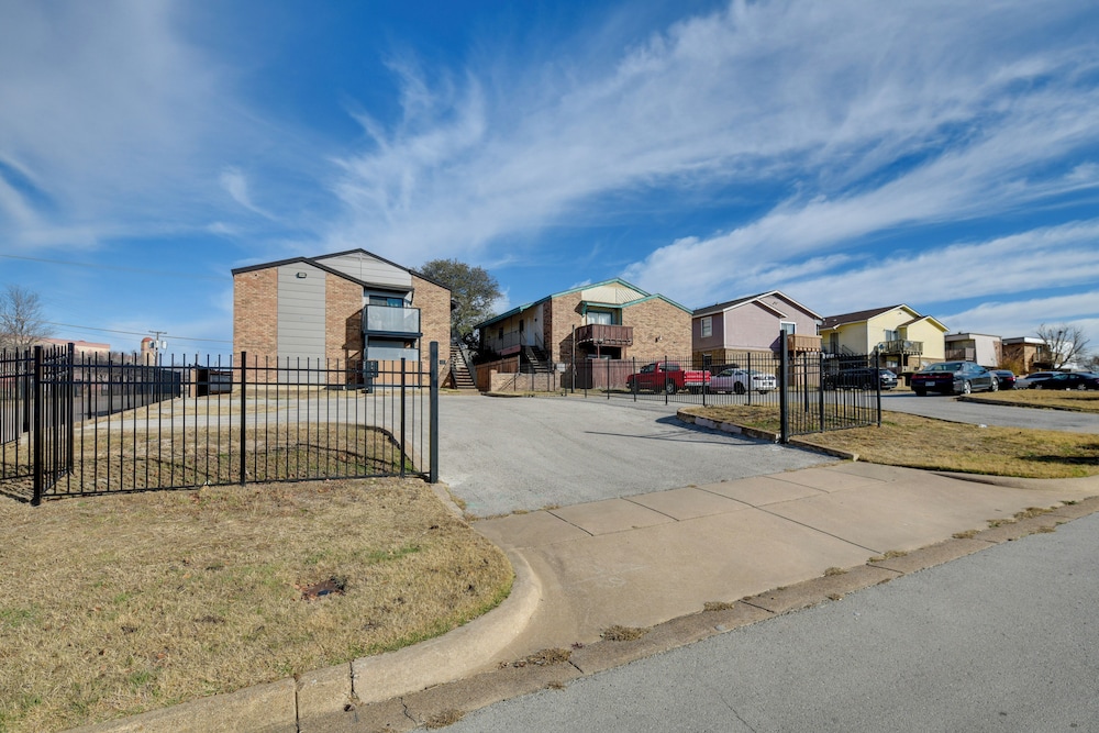 Fort Worth Home w/ Patio: 5 Mi to Dtwn! view 4
