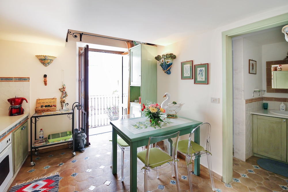 Corso Umberto en Taormina — kitchen