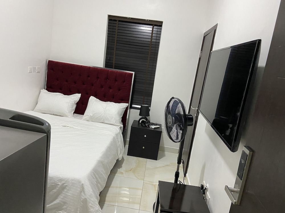 Luxurious and Inviting 4-bed House in Chevro-lekki view 4