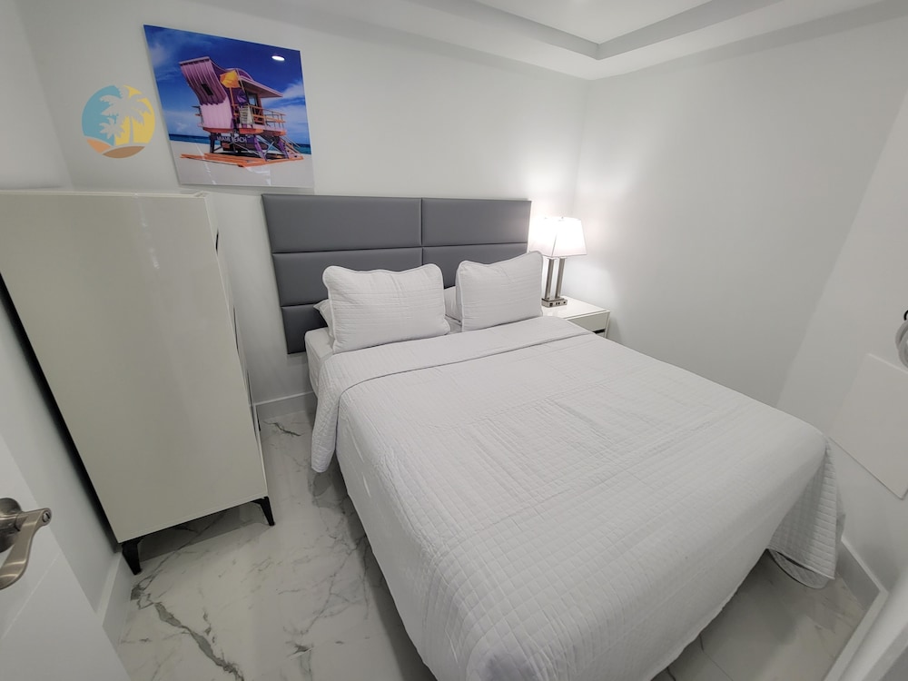 Alexander 1115 3 Bedroom Apts