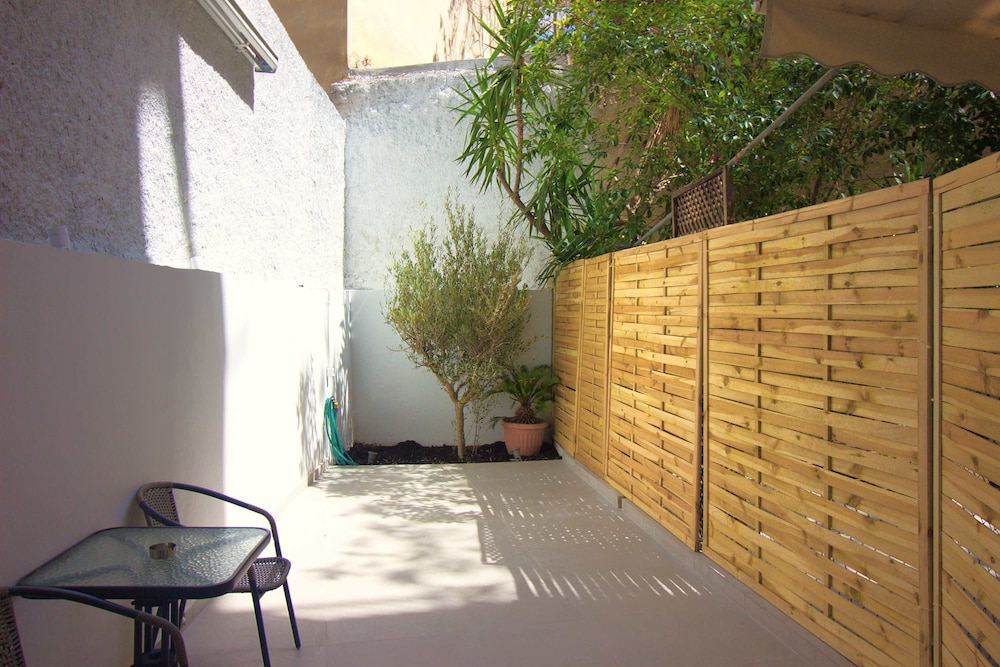 Secret Garden by Acropolis - Athens Central Gem
