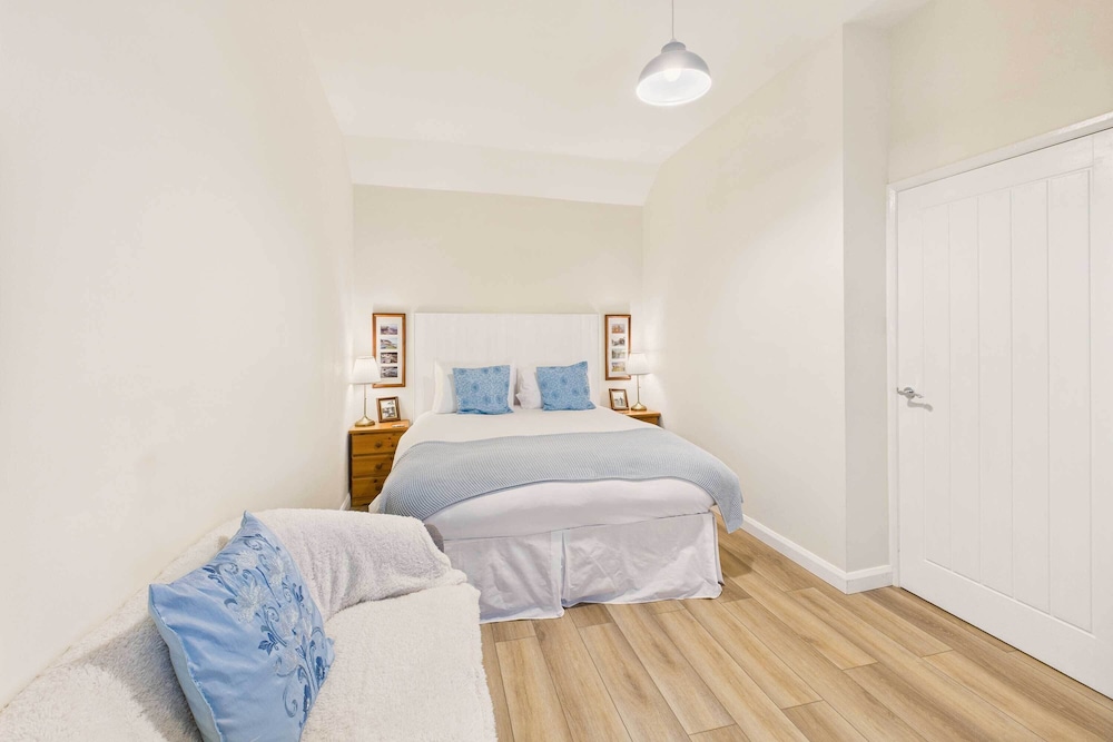 Host Stay Lane Farm Cottage