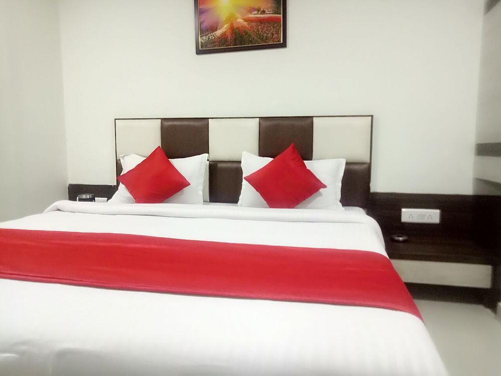 Hotel Lake Palace Ahmedabad