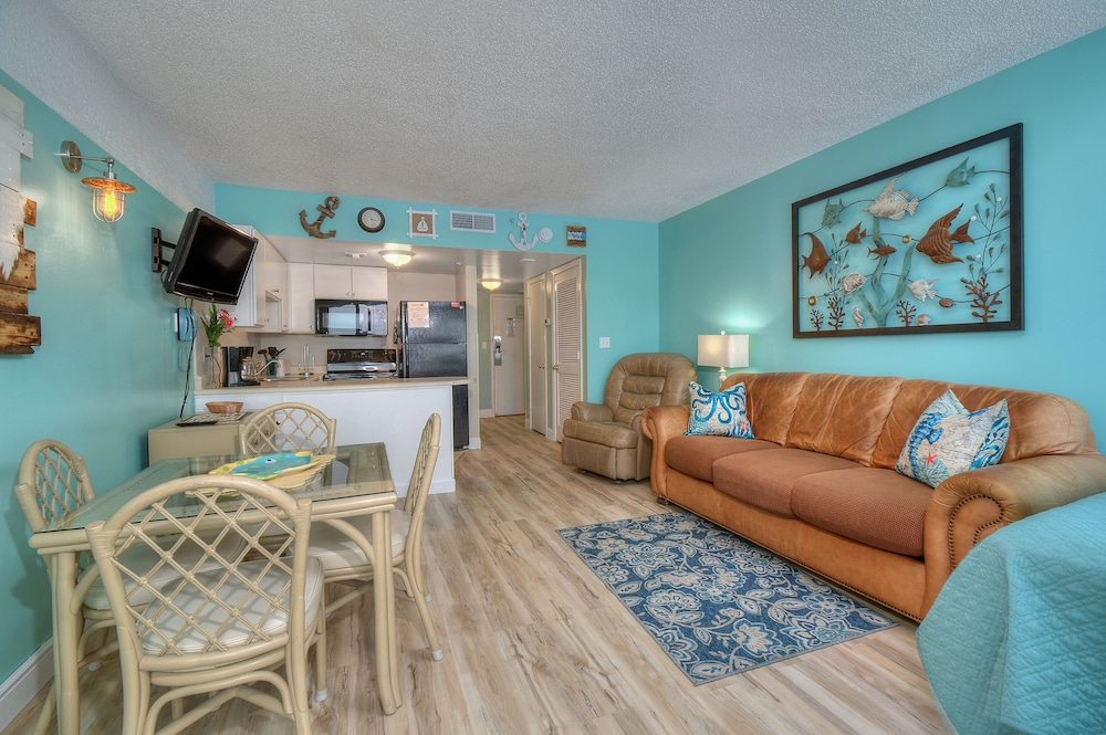 The Palace Resort by Elliott Beach Rentals