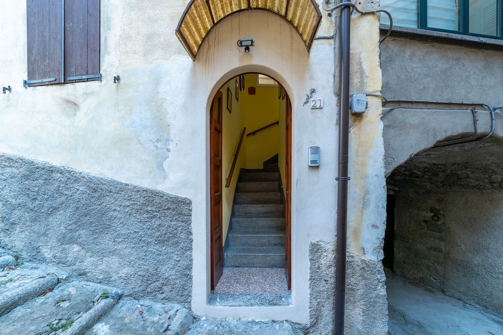 Limonta Lakeview Apartment by Wonderful Italy
