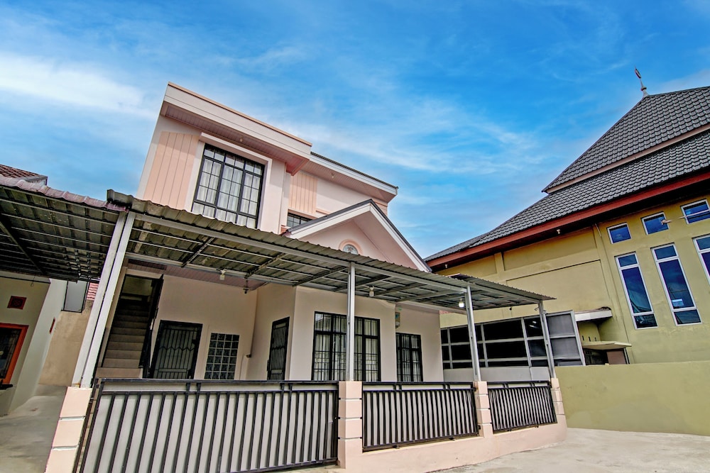 OYO 94758 Kamila House