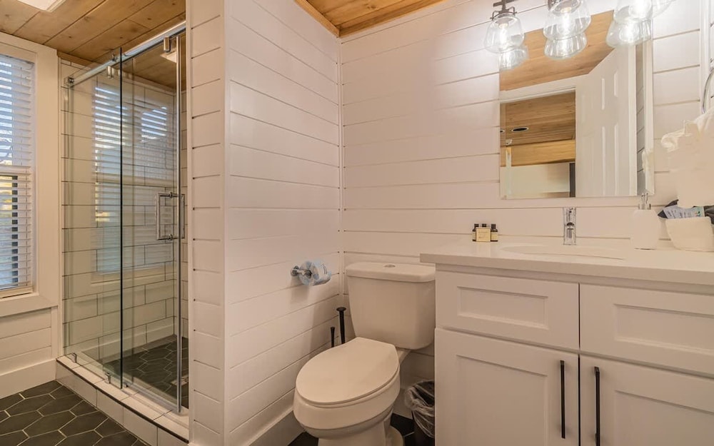 Indoor Pool Access Full Kitchen Mountain Views