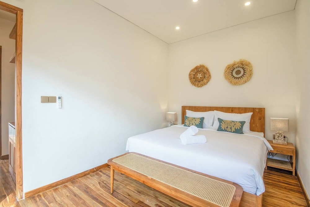 Luxurious 6 BR With Sea View, 5 Mins to Savaya