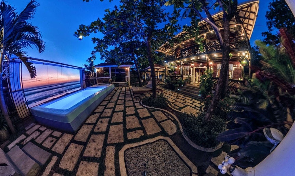 Beachfront 1-of-a-kind House w AC Pool Wifi ATV