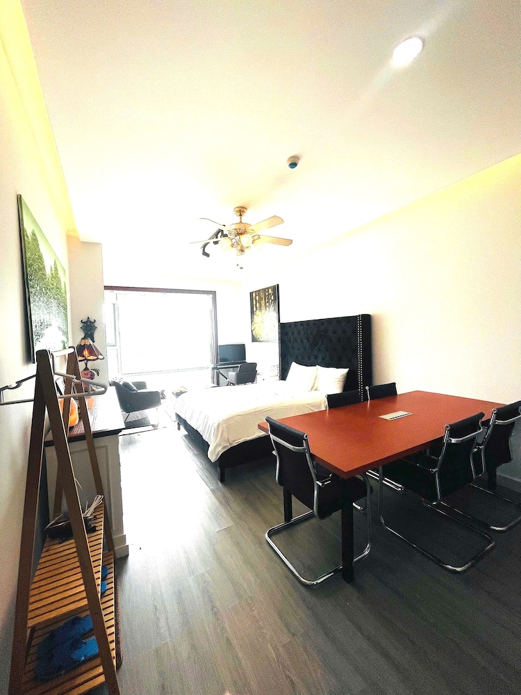 Diamond Suite Golden King