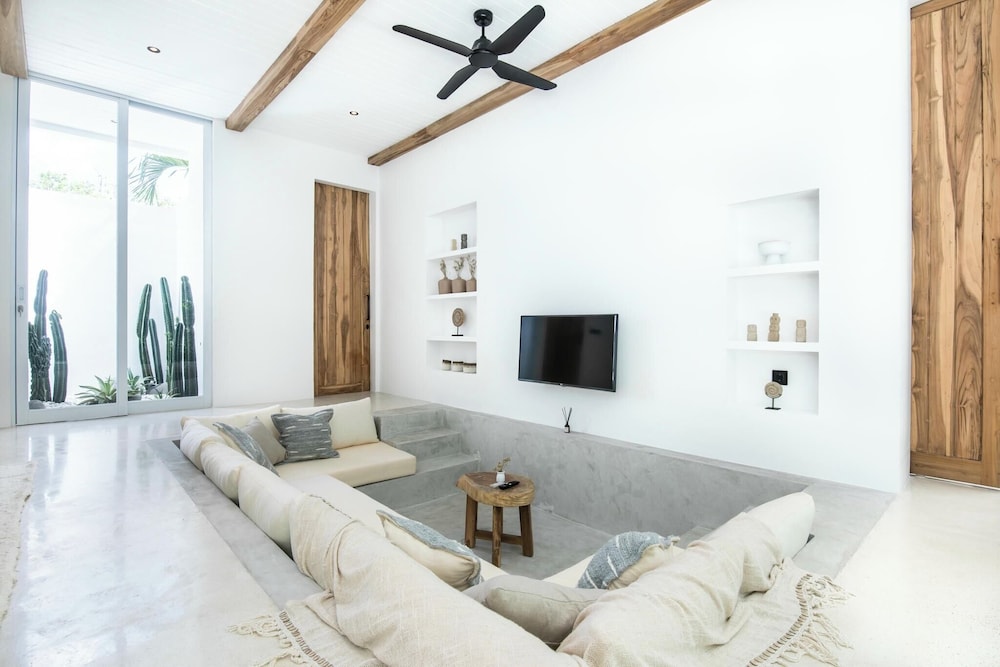 Chic 2BR Villa, 5min to Bingin's Coastal Bliss