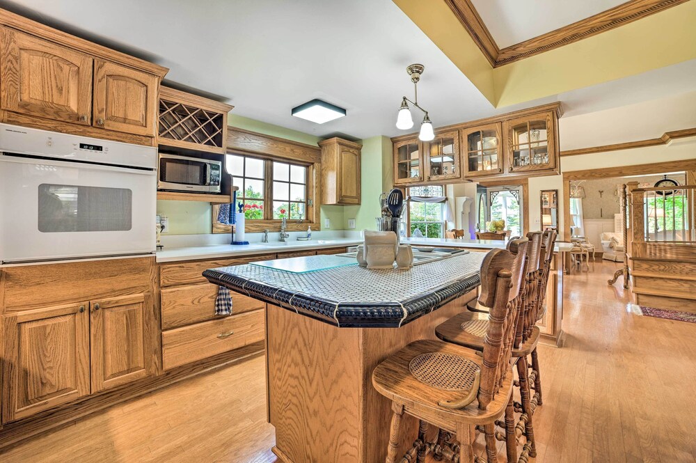Elegant 1905 Home: Steps to Torch Lake & Dtwn view 5