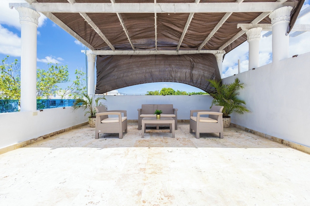 3BR Villa With Pool Rooftop and BBQ Gated Area