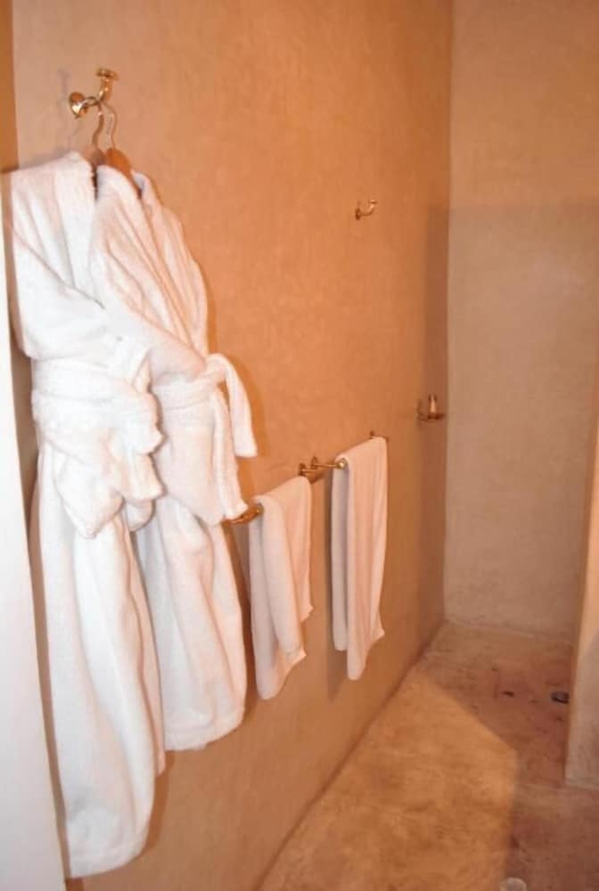 Riad Essaada