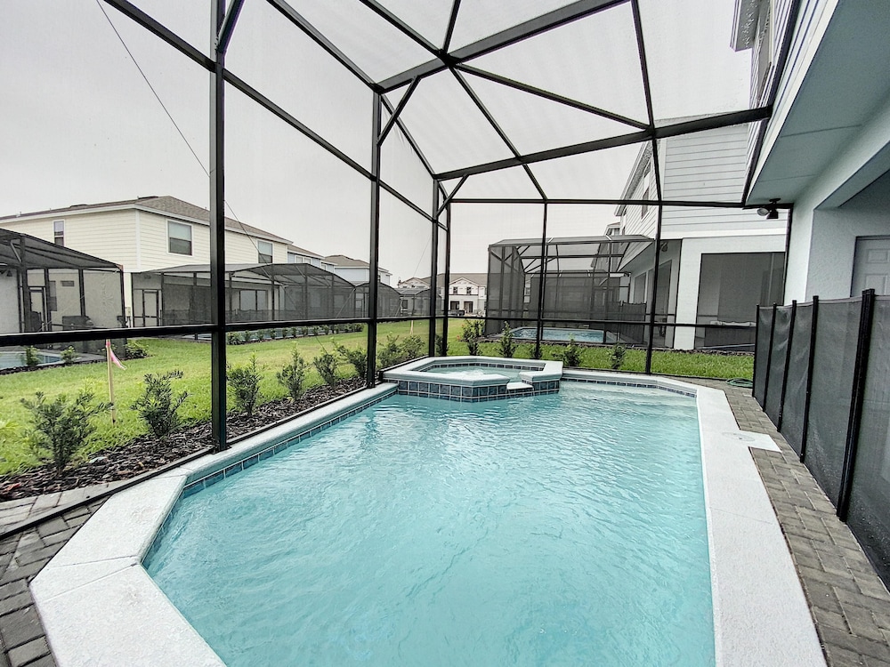Dubai Villa by Florida Spirit view 3