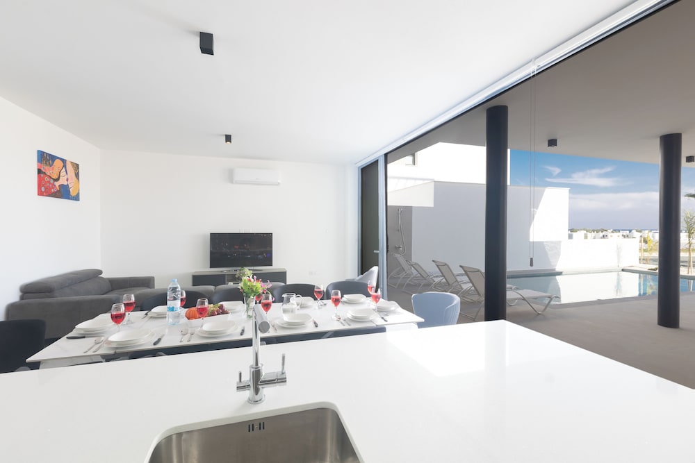Protaras Aqua Pearl Villa Aq10 With Pool Heating