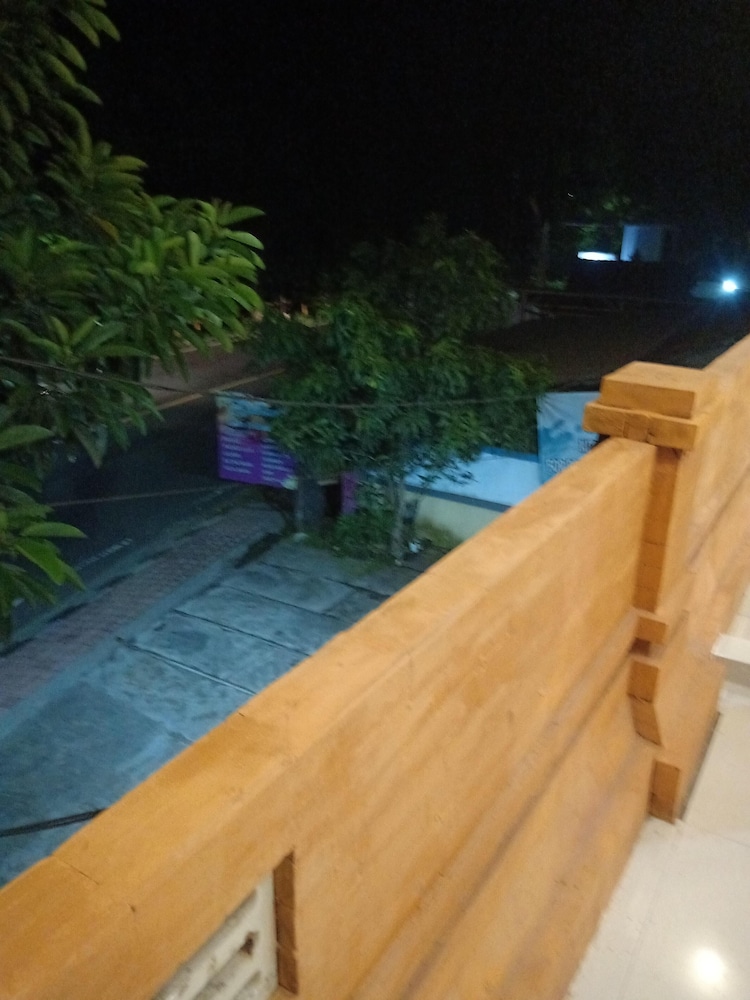 Ubud suites batuan
