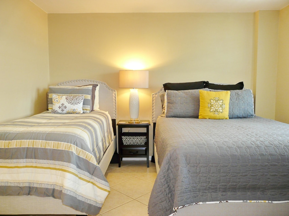 Stylish Beachfront Condo With Pool and Ocean Views view 5