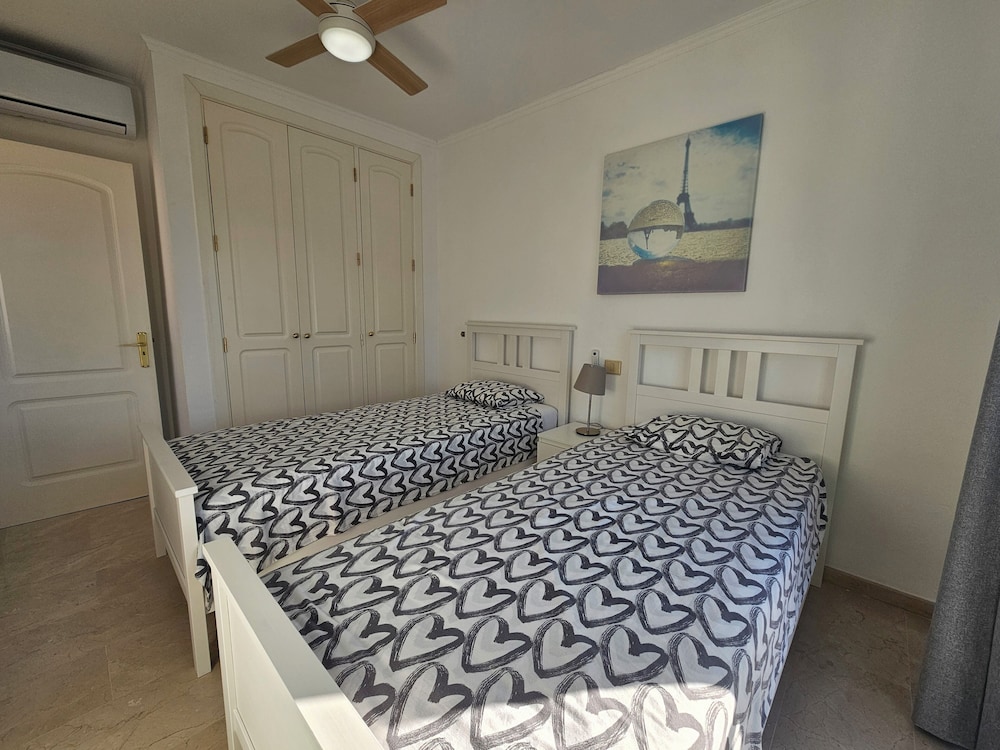 Comfortable Modern House With Jacuzzi, and Access to Swimming Pool