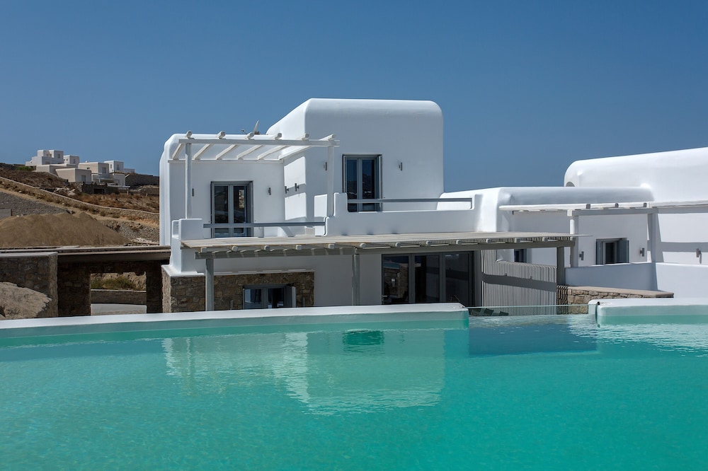 Villa Sapphire 6BR Hot Tub & Pool Ornos