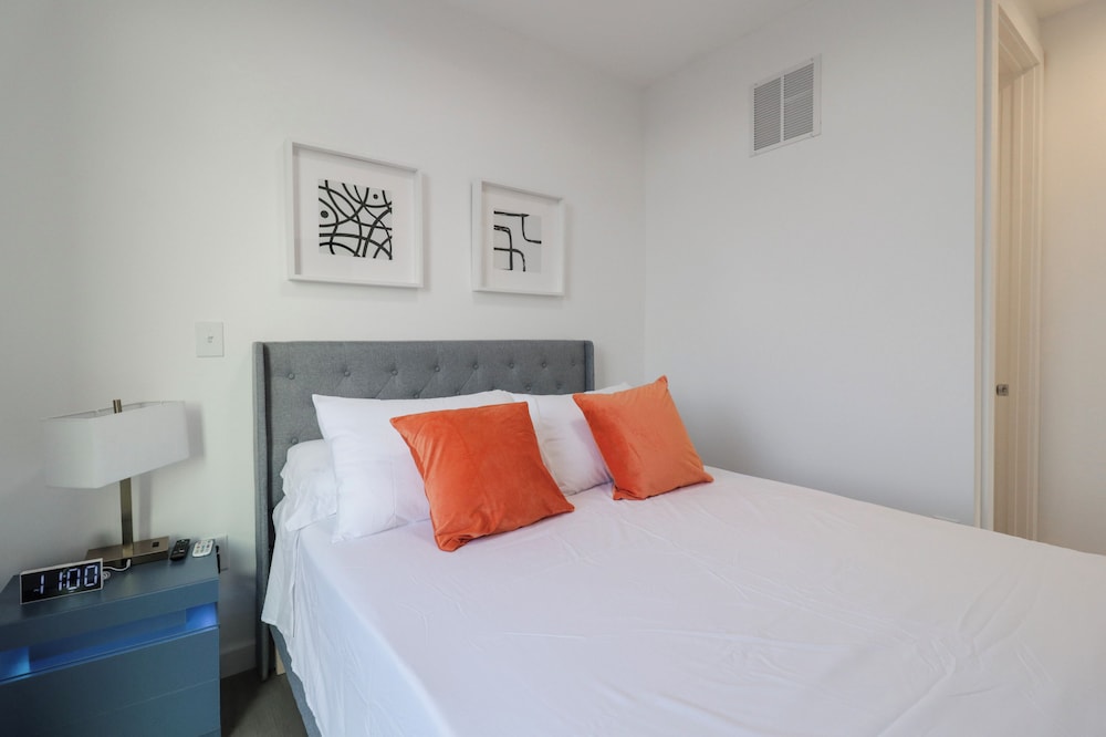Unit 9: Luxe 2BR Penthouse | Sleeps 6