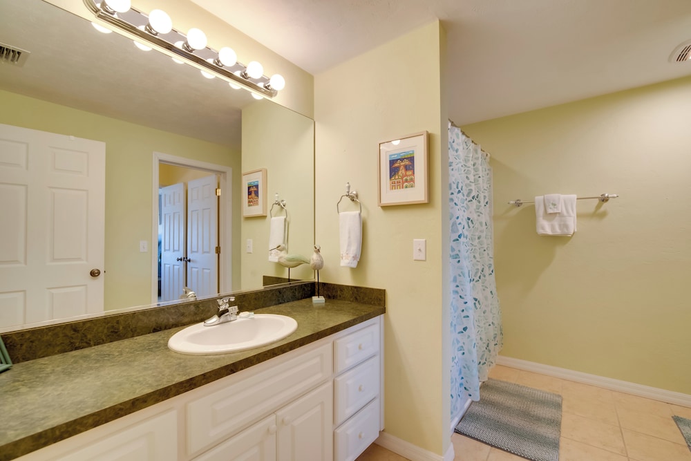 Oceanfront Oasis in Cedar Key w/ 2 Balconies! view 4