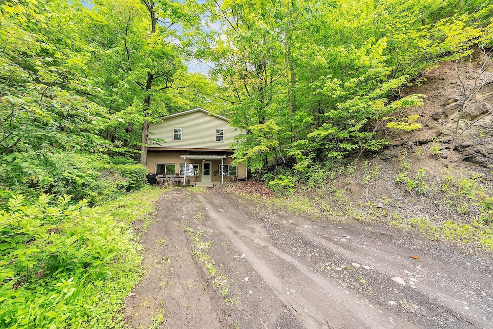 Peaceful Lakefront Getaway On Cayuga Lake 4 Bedroom Cottage