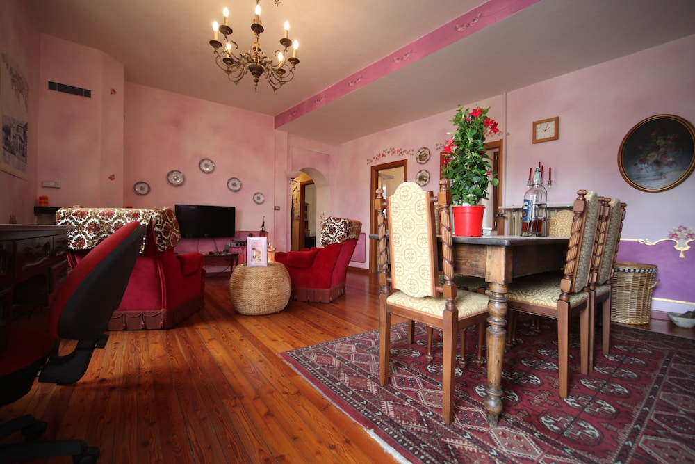 Azalea & Glicine House