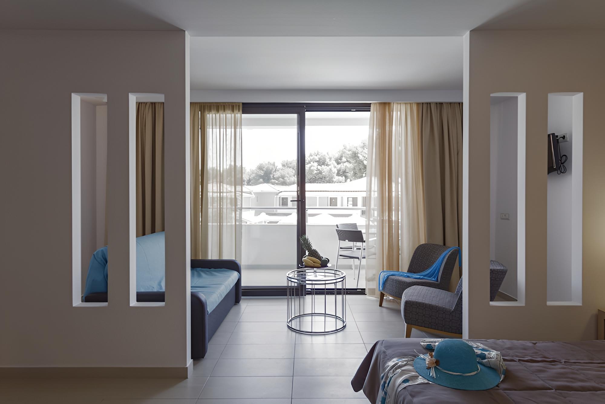 Lagomandra Beach Hotel