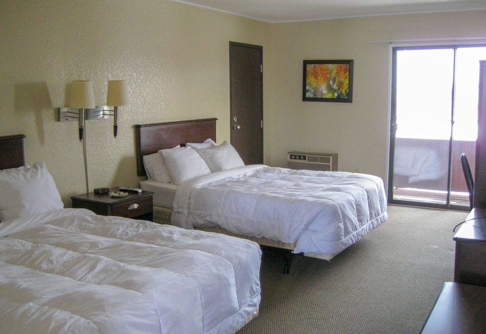 Cedar Hill Lodge