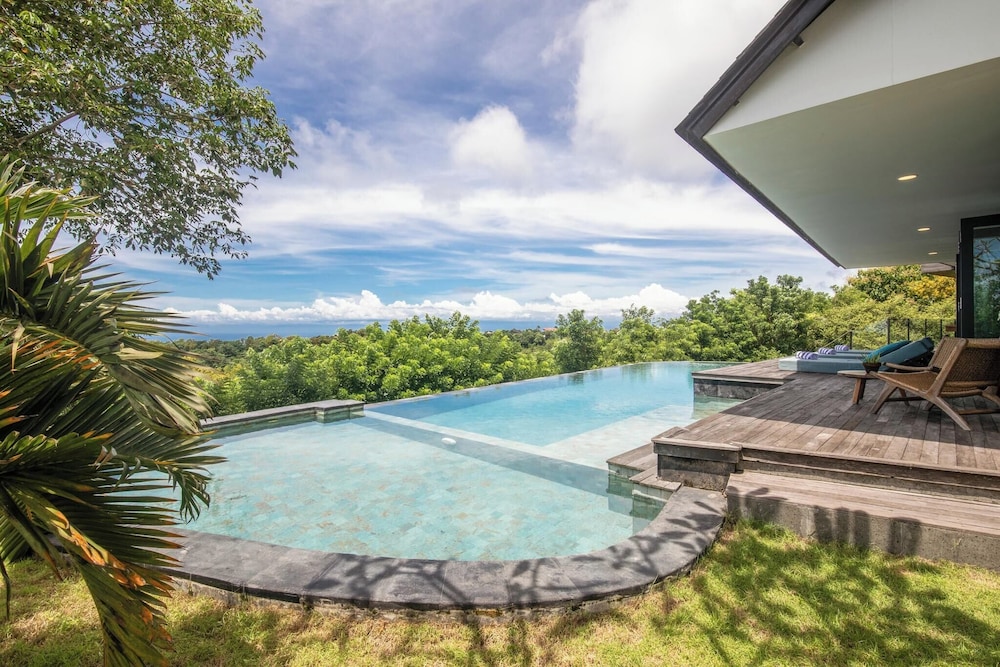 Stunning 6BR Villa 5 Mins to Bingin