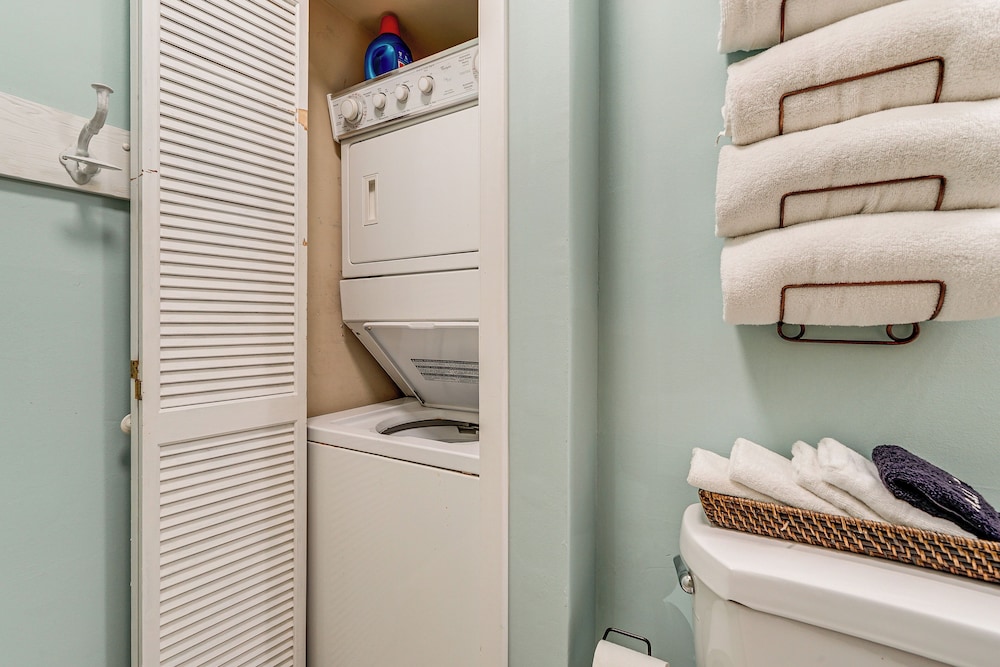 Sandy Oceanfront 2nd FL 1BR W/pool at The Riggings