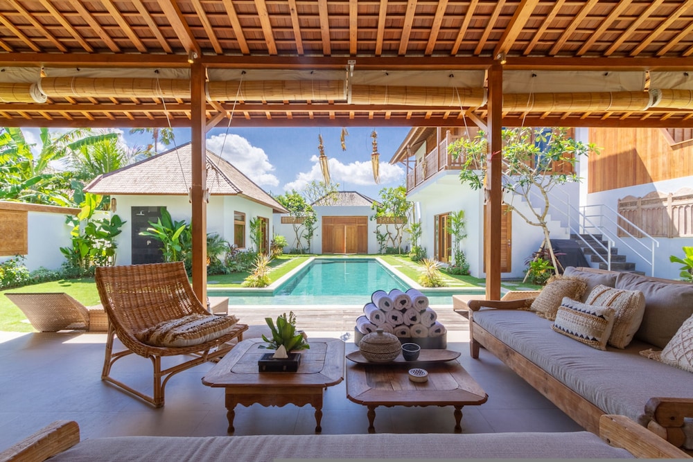 Villa Namu by Alfred in Bali - Family 5 BD Dream in Seminyak Oberoi Beach